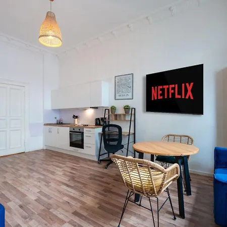 Modern, Flat With Workspace Берлин