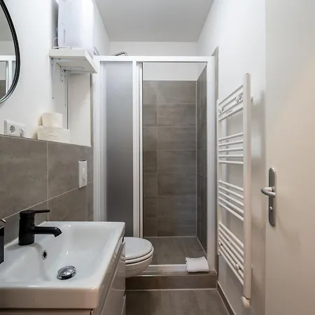 Apartment Modern, Flat With Workspace