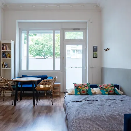 Apartment Modern, Flat With Workspace