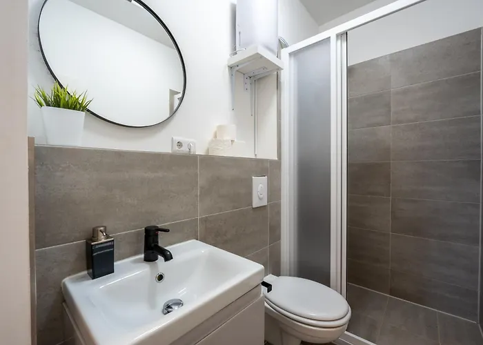 شقة Modern, Flat With Workspace *