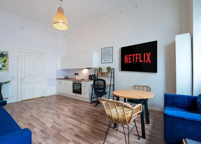 Modern, Flat With Workspace Berlin