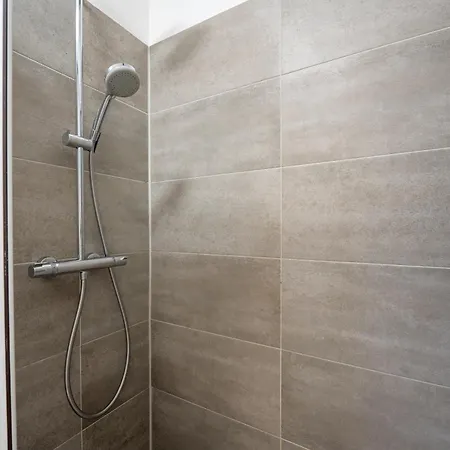 Modern, Flat With Workspace Berlín