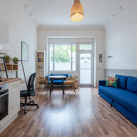 Modern, Flat With Workspace Berlín